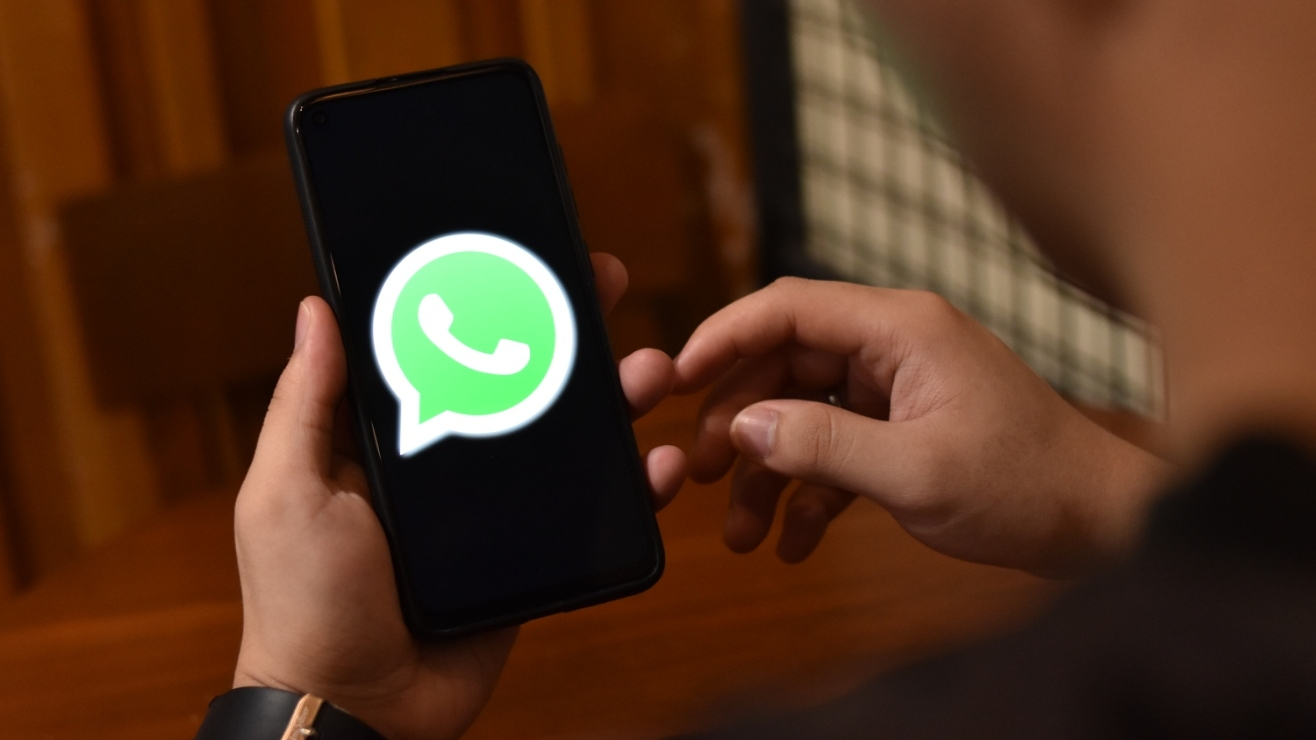 Logo de WhatsApp en un teléfono Android
